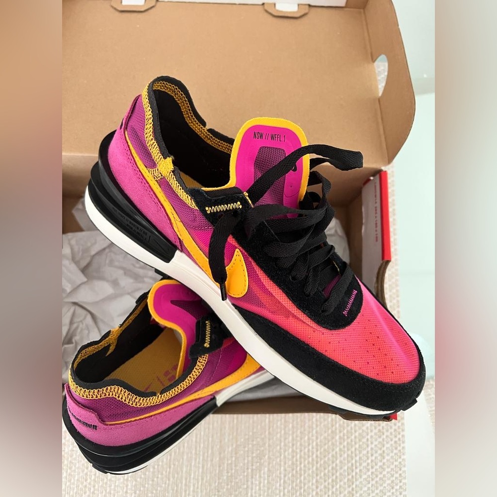 Nike Waffle One Active Fuchsia Pink Yellow Black Women's Shoes Size 6 US